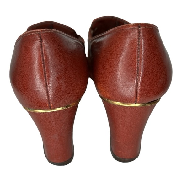 Vintage Red Cross Shoes - Picture 3 of 6